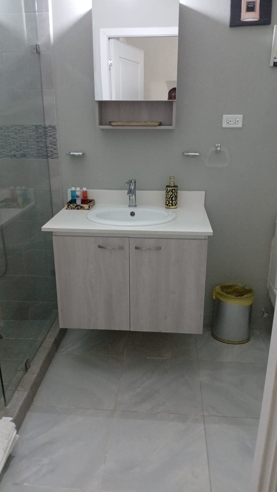 Sheluxe A